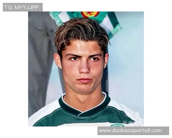 肖智足球：从青涩少年到职业巨星的奋斗与荣耀之路