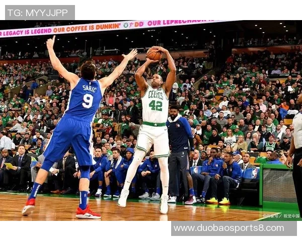 76人对决凯尔特人激战正酣NBA季后赛精彩瞬间回顾与分析